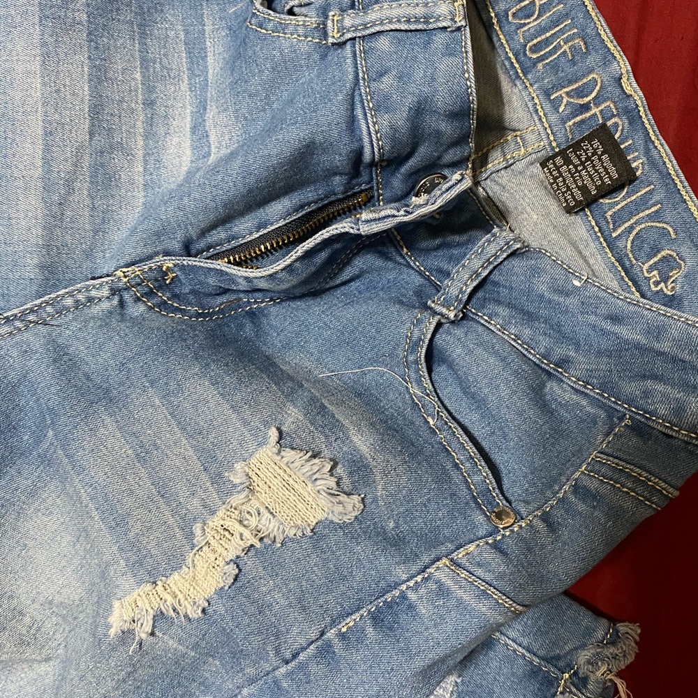Skinny ripped jeans